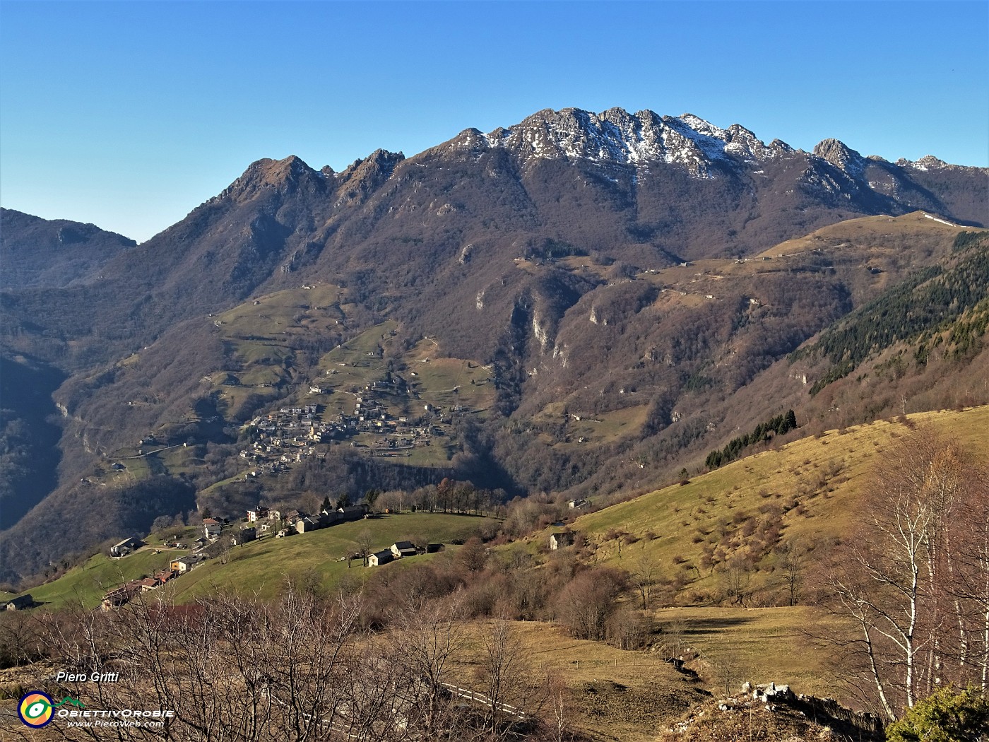 17 Zoom sulle creste del Resegone e Brumano ai suoi piedi.JPG